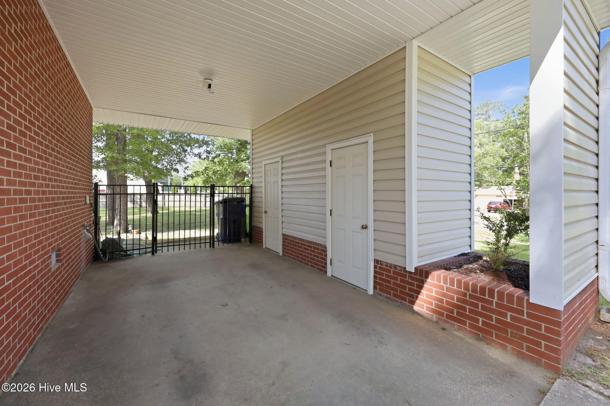 100 E Sherwood Drive