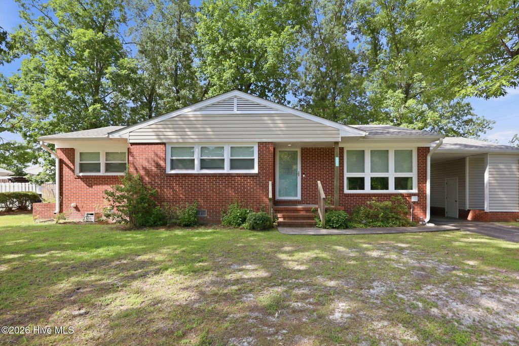 Photo of 100 E Sherwood Drive, Havelock, NC 28532 (MLS # 100575021)