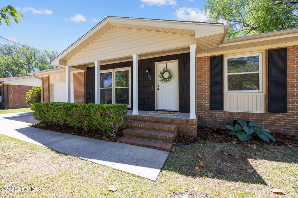 Photo of 202 Stratford Road, Havelock, NC 28532 (MLS # 100569005)