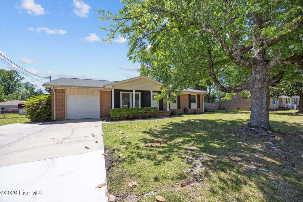 Photo of 202 Stratford Road, Havelock, NC 28532 (MLS # 100569005)