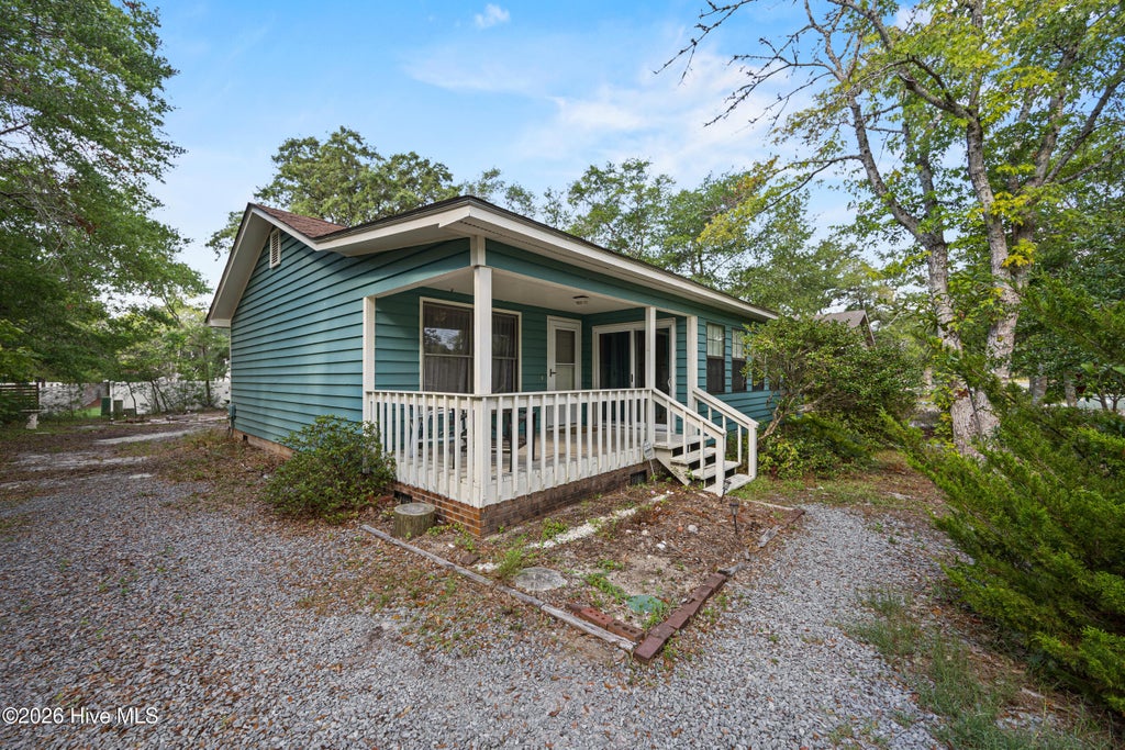 Photo of 603 E Oak Island Drive, Oak Island, NC 28465 (MLS # 100593388)