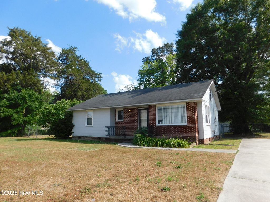 Photo of 417 Fairley T Street, Laurinburg, NC 28352 (MLS # 100576585)