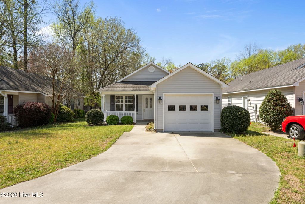 Photo of 2403 Westover Lane, New Bern, NC 28562 (MLS # 100563338)
