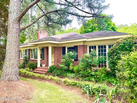 Homes For Sale - 711 N East Street<br/> Roseboro, NC 28382