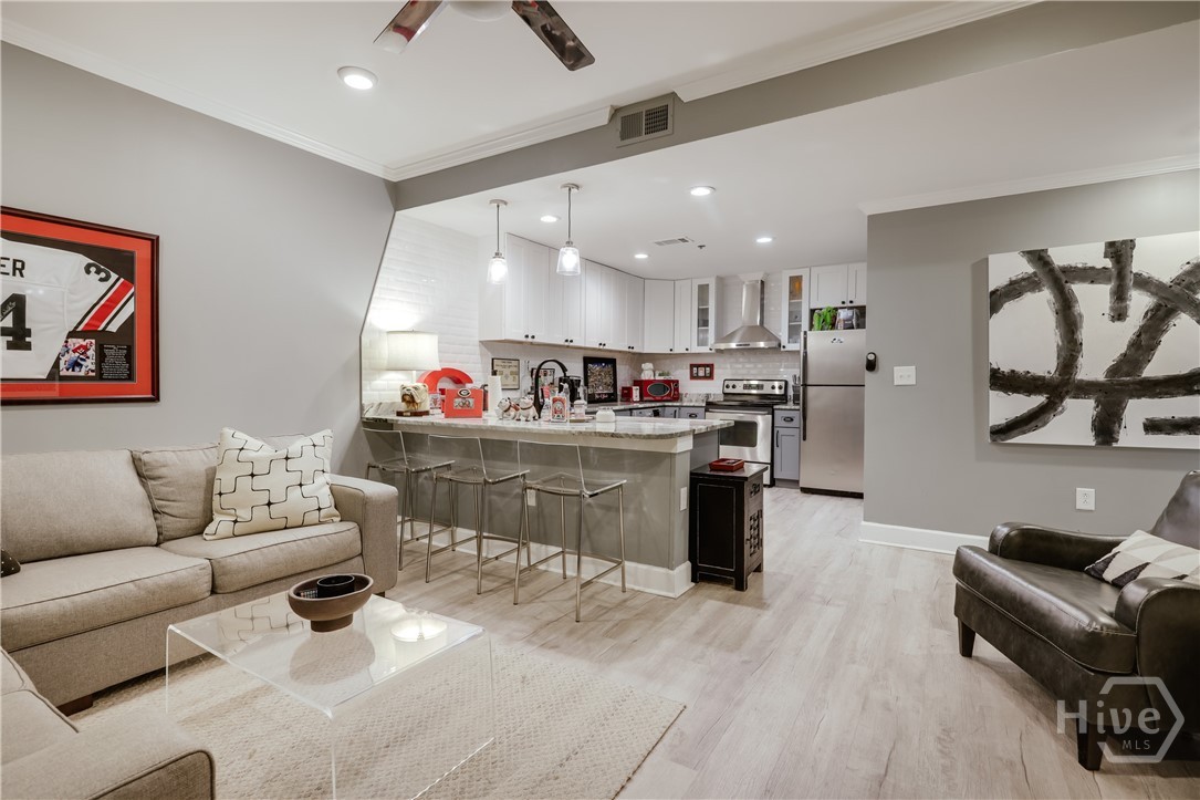 250 W Broad Street 801