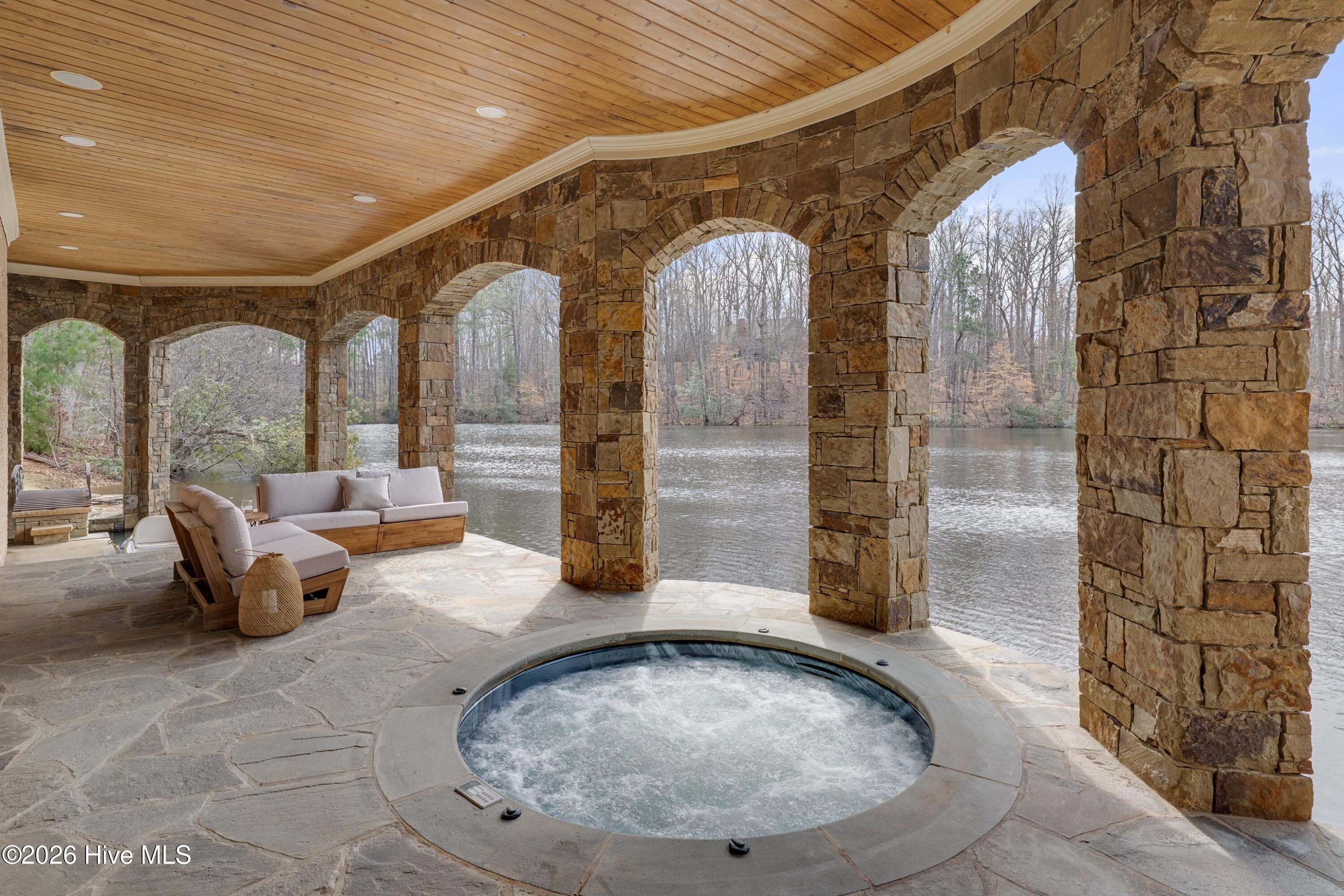 102 Anna Lake Lane