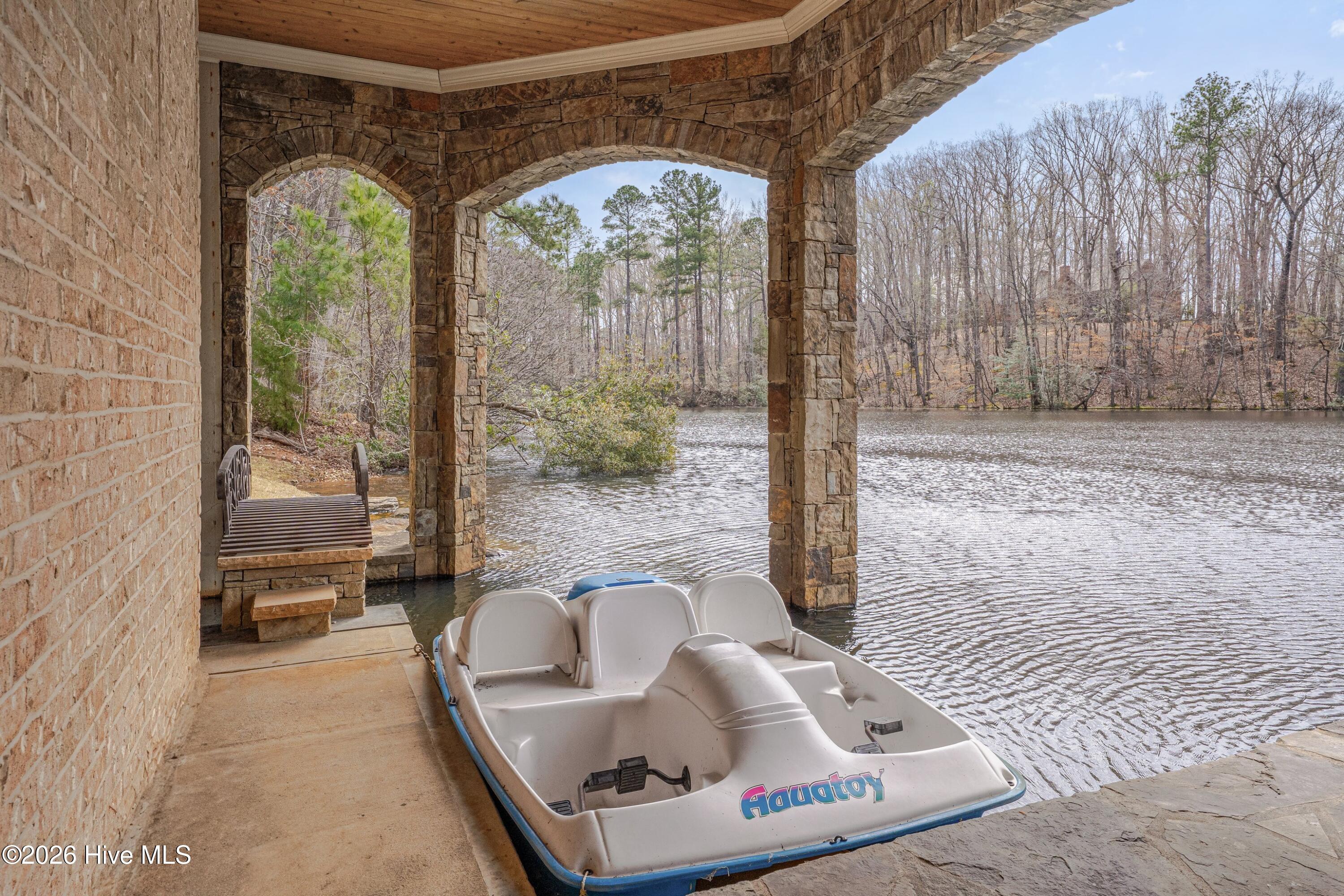 102 Anna Lake Lane