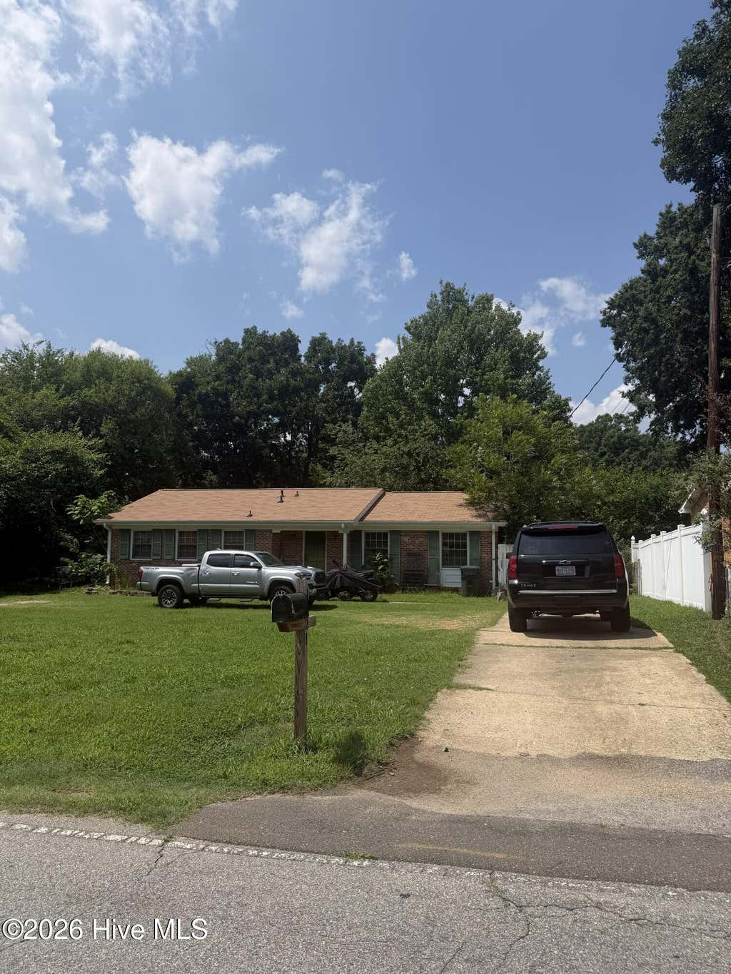 Photo of 1421 Saint Albans Drive, Raleigh, NC 27609 (MLS # 100592497)