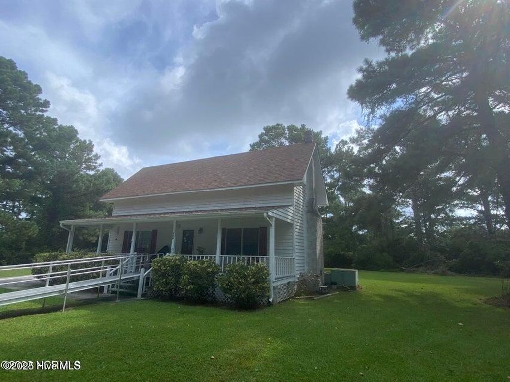Photo of 166 Lake Road, Beaufort, NC 28516 (MLS # 100546845)