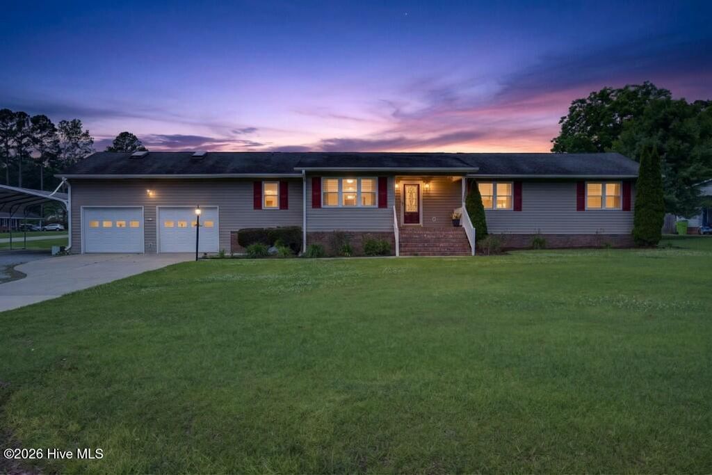 Photo of 715 Oakdale Avenue, New Bern, NC 28562 (MLS # 100578204)