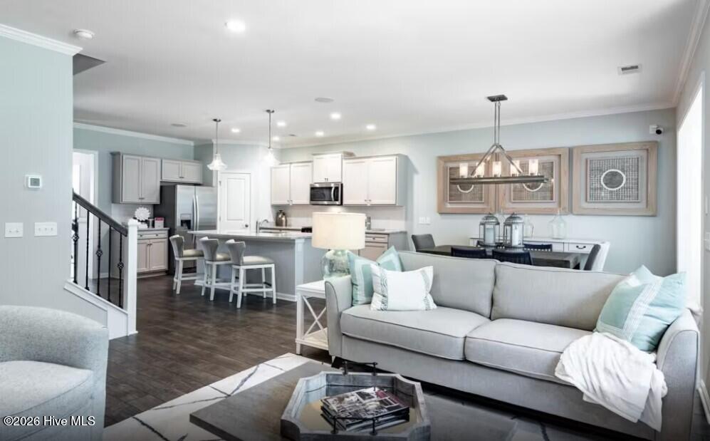 562 Glitter Bay Loop