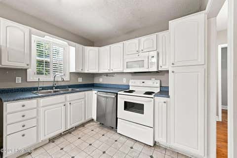 Tiny photo for 32 E Bayshore Boulevard, Jacksonville, NC 28540 (MLS # 100597942)