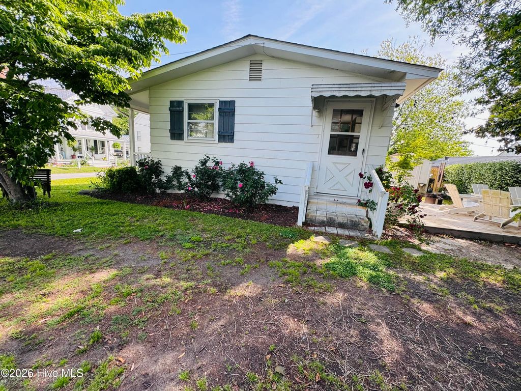 Photo of 209 S Walnut Street, Swansboro, NC 28584 (MLS # 100572908)