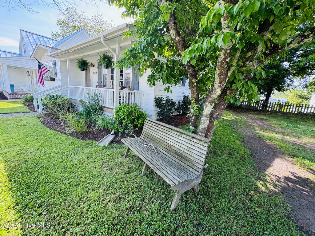 Photo of 209 S Walnut Street, Swansboro, NC 28584 (MLS # 100572908)