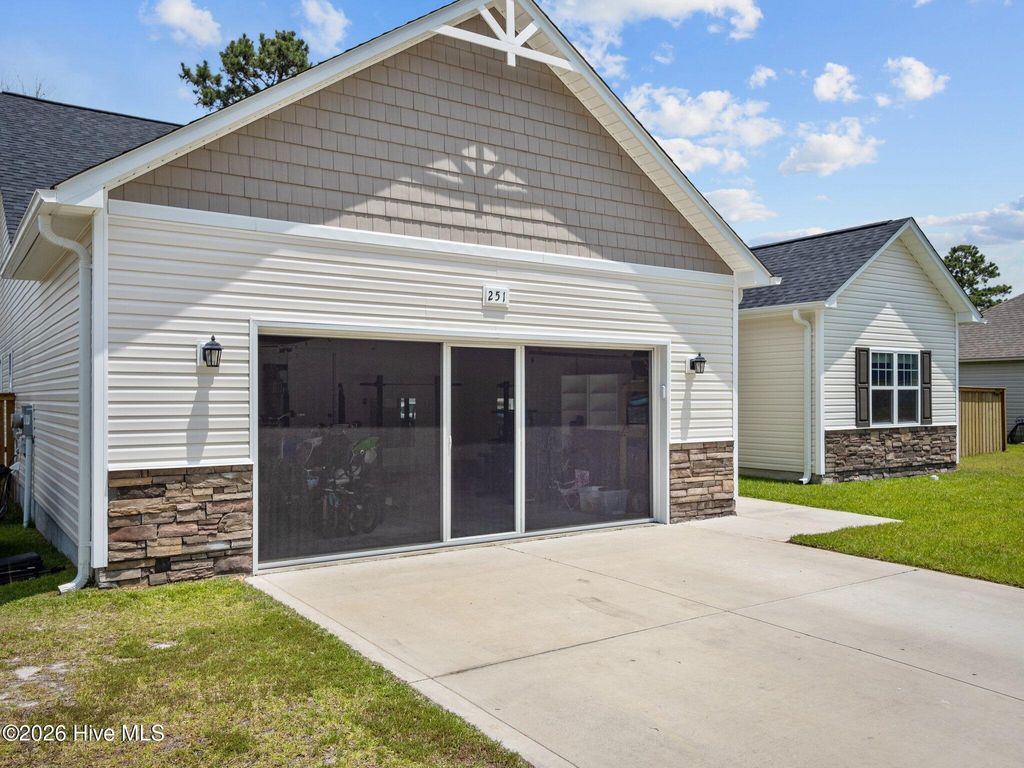 Photo of 251 Breakwater Drive, Sneads Ferry, NC 28460 (MLS # 100561868)