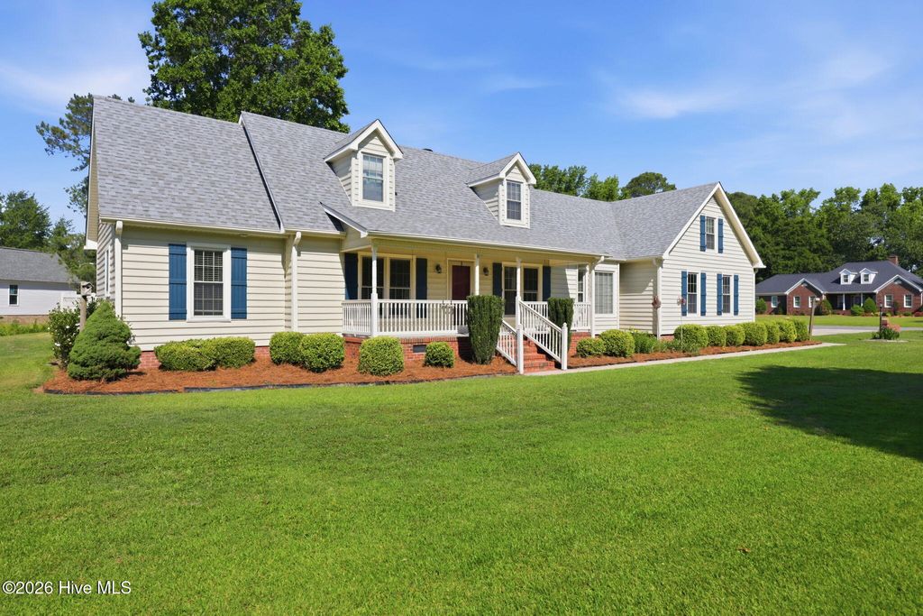 Photo of 3190 Fox Run Circle, Kinston, NC 28504 (MLS # 100575461)
