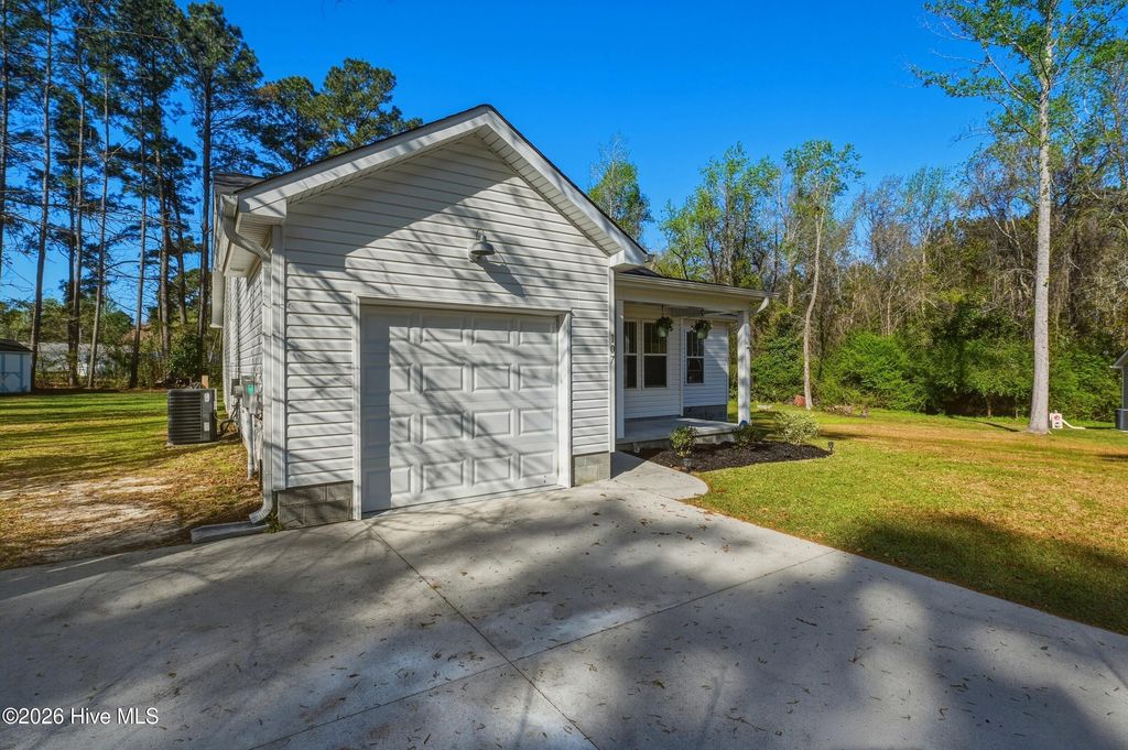 Photo of 107 Milam Court, Burgaw, NC 28425 (MLS # 100563659)