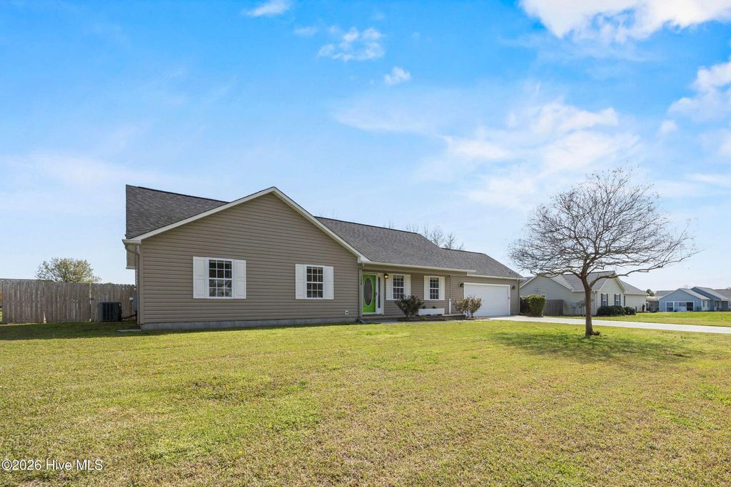 Photo of 128 Airleigh Place, Richlands, NC 28574 (MLS # 100564039)