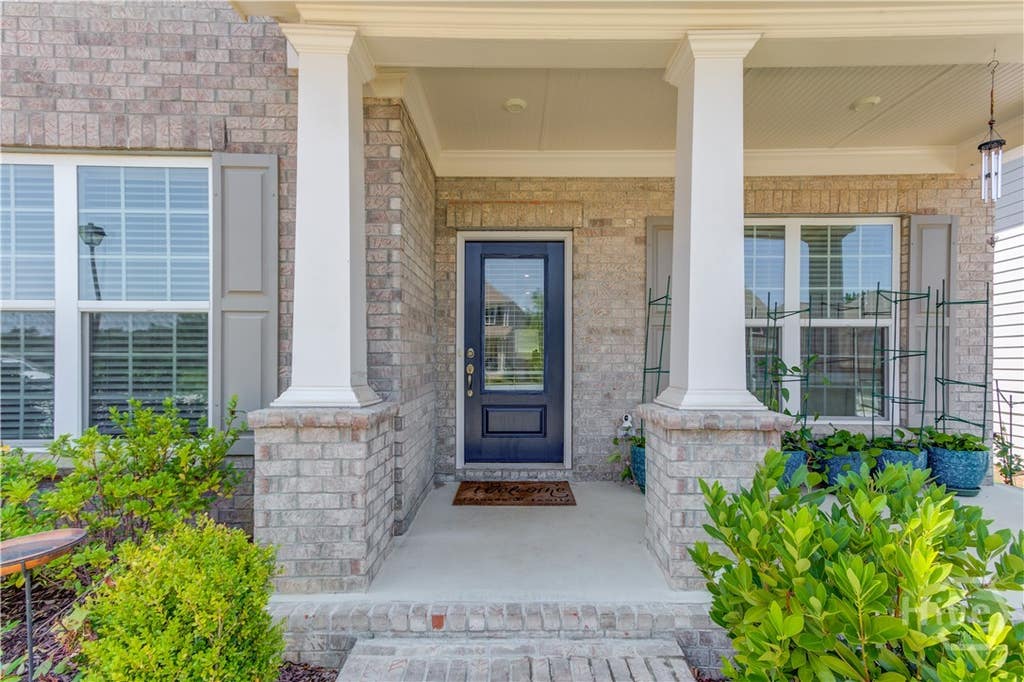 Photo of 4819 Sierra Creek Drive, Hoschton, GA 30048 (MLS # CL362653)