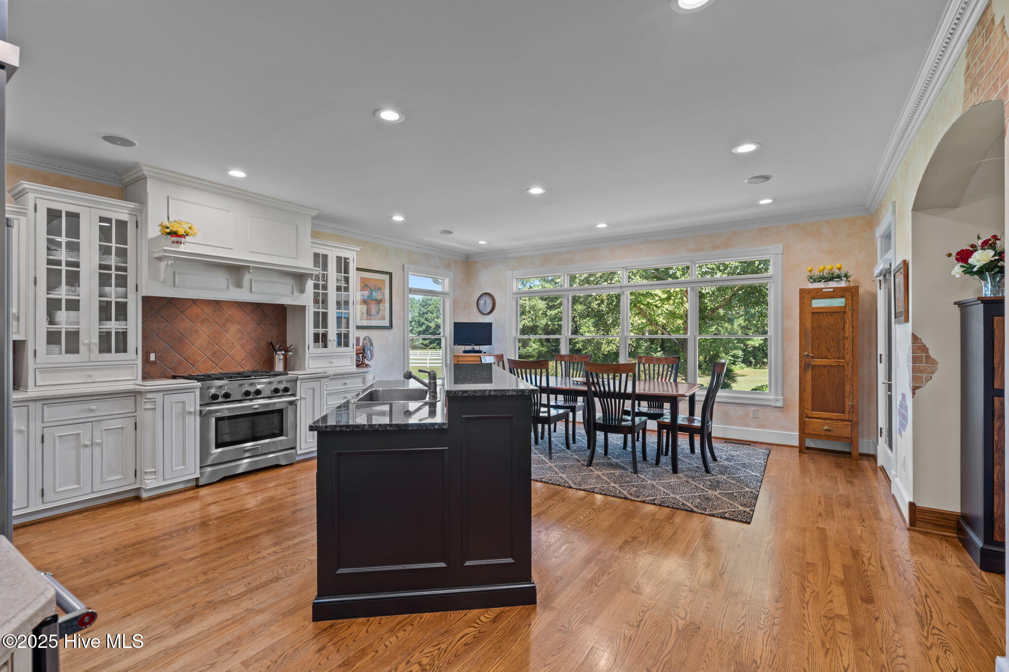 2243 E Connecticut Avenue