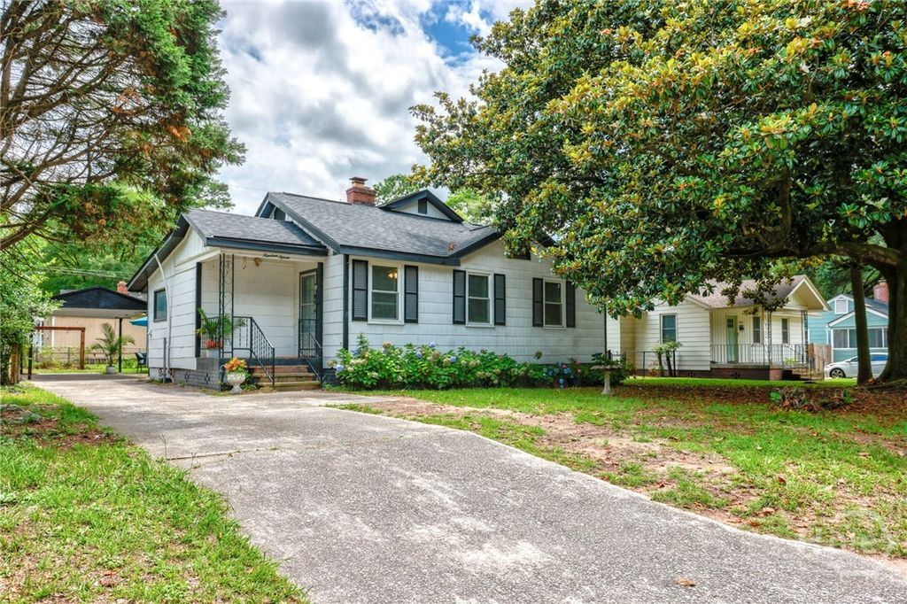 Photo of 1915 Hawthorne Street, Savannah, GA 31404 (MLS # SA345509)
