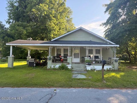 Homes For Sale - 1009 Bunting Street<br/> Clinton, NC 28328