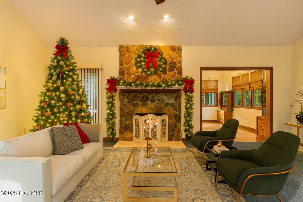 Photo of 1618 Woodland Court SW, Ocean Isle Beach, NC 28469 (MLS # 100542337)