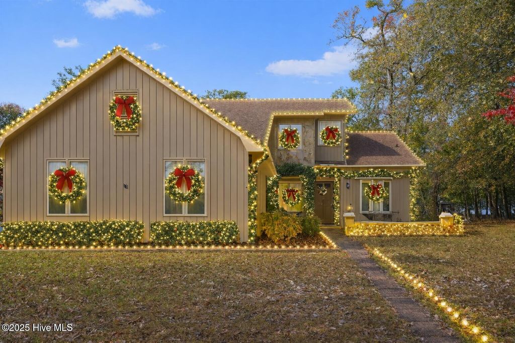 Photo of 1618 Woodland Court SW, Ocean Isle Beach, NC 28469 (MLS # 100542337)