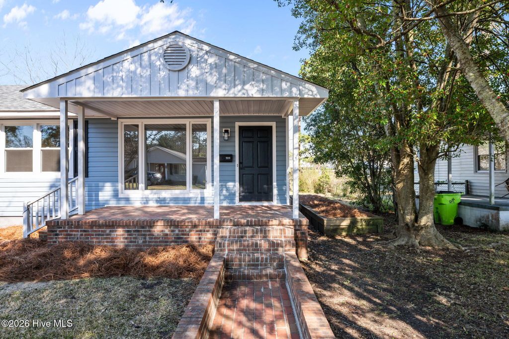 Photo of 1109 Tatum Drive, New Bern, NC 28560 (MLS # 100551437)