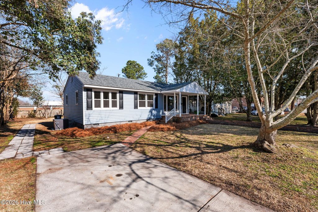 Photo of 1109 Tatum Drive, New Bern, NC 28560 (MLS # 100551437)