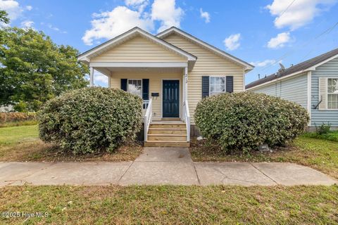 Homes For Sale - 212 Lawson Street<br/> New Bern, NC 28562