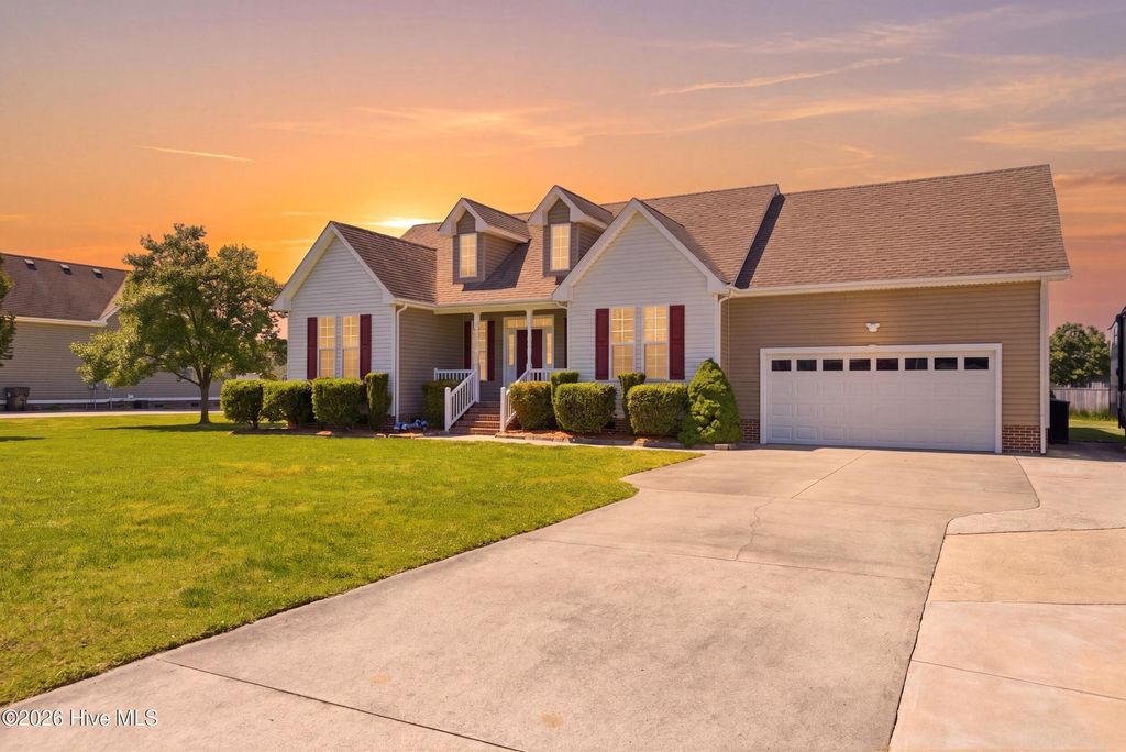 Photo of 118 Creekside Drive, Moyock, NC 27958 (MLS # 100571959)