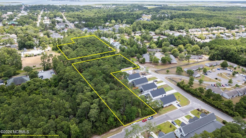 Photo of 27 N Caswell Avenue, Southport, NC 28461 (MLS # 100457934)