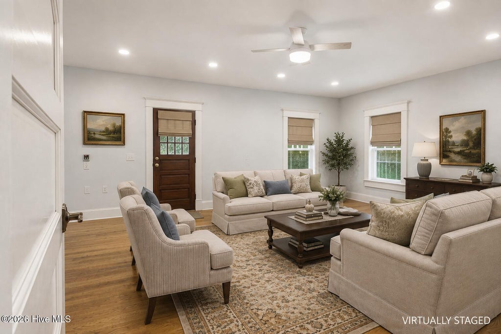 Photo of 404 Avenue C, New Bern, NC 28560 (MLS # 100567244)