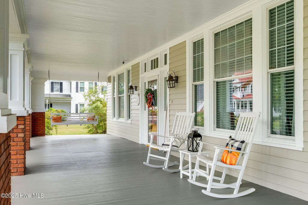 Photo of 112 E Hill Street, Warsaw, NC 28398 (MLS # 100534275)