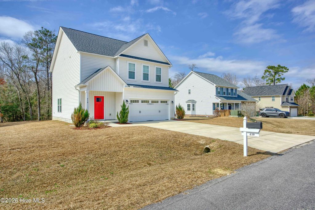 Photo of 410 Sundown Court, Hubert, NC 28539 (MLS # 100557934)