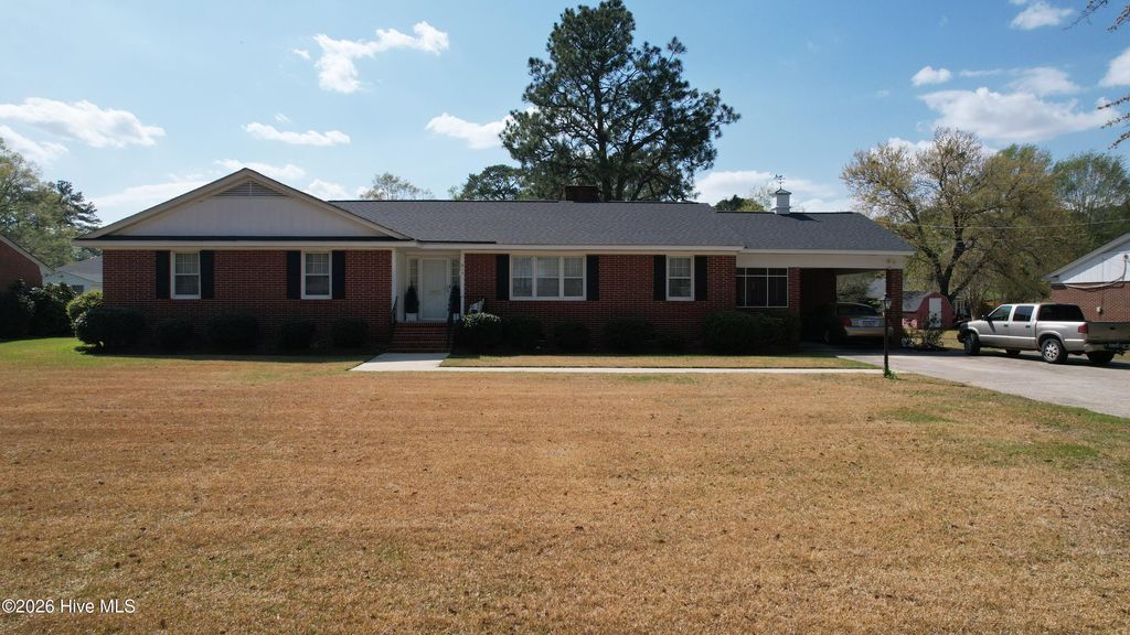 Photo of 510 Lakeview Drive, Murfreesboro, NC 27855 (MLS # 100563989)