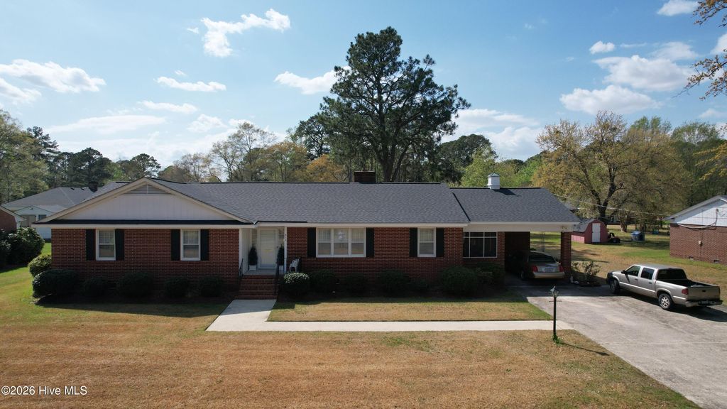 Photo of 510 Lakeview Drive, Murfreesboro, NC 27855 (MLS # 100563989)