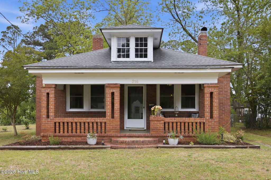Photo of 316 N Charlotte Street, Washington, NC 27889 (MLS # 100570101)