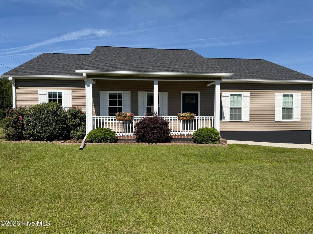 Photo of 836 Queens Creek Road, Hubert, NC 28539 (MLS # 100557380)