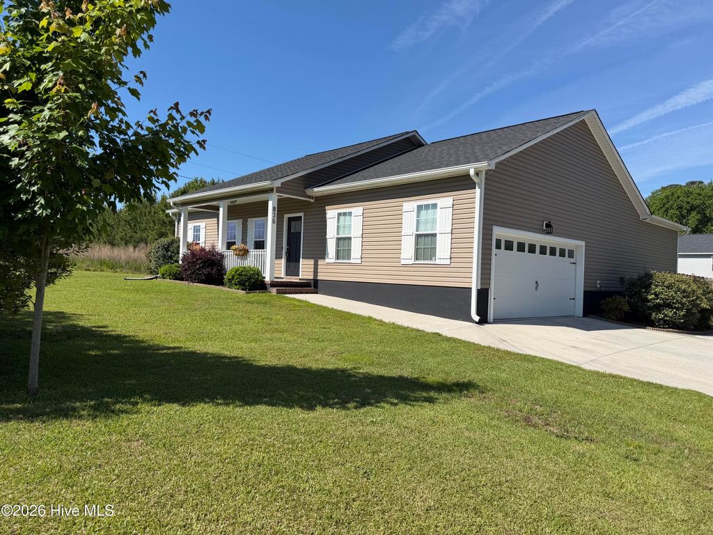 Photo of 836 Queens Creek Road, Hubert, NC 28539 (MLS # 100557380)