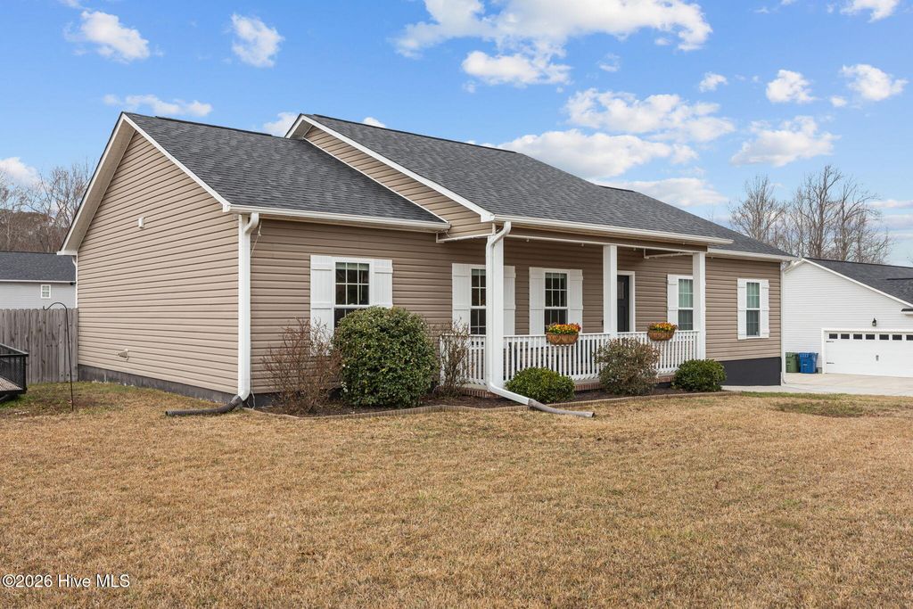 Photo of 836 Queens Creek Road, Hubert, NC 28539 (MLS # 100557380)