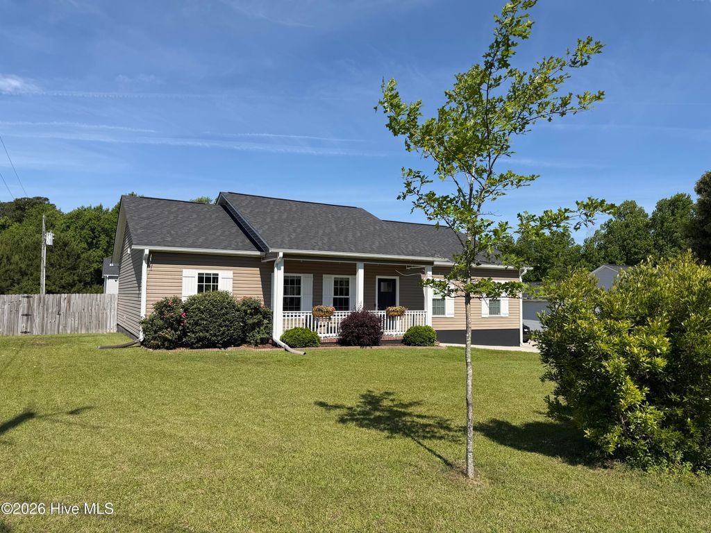 Photo of 836 Queens Creek Road, Hubert, NC 28539 (MLS # 100557380)