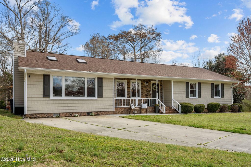 Photo of 100 Estate Drive, Jacksonville, NC 28540 (MLS # 100559332)