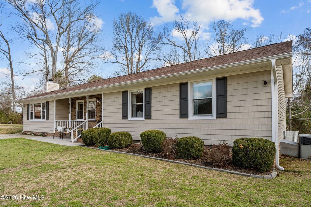 Photo of 100 Estate Drive, Jacksonville, NC 28540 (MLS # 100559332)