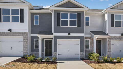Townhouse For Sale - 223 Maddox Drive<br/> Aberdeen, NC 28315