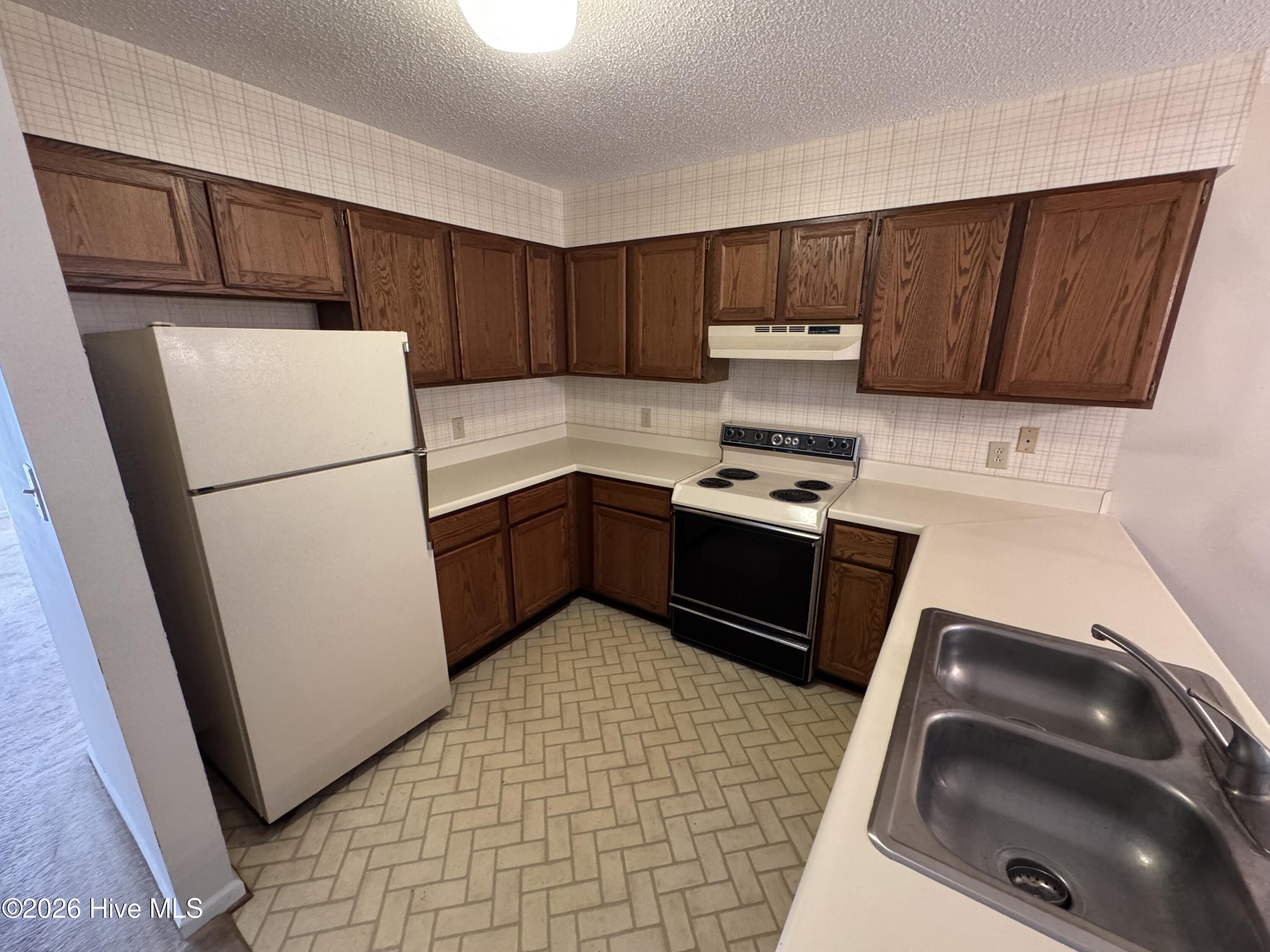 3200 Crystal Oaks Lane