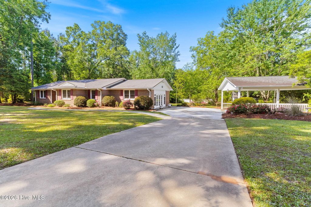 Photo of 2022 Airport Road, Elizabethtown, NC 28337 (MLS # 100574127)