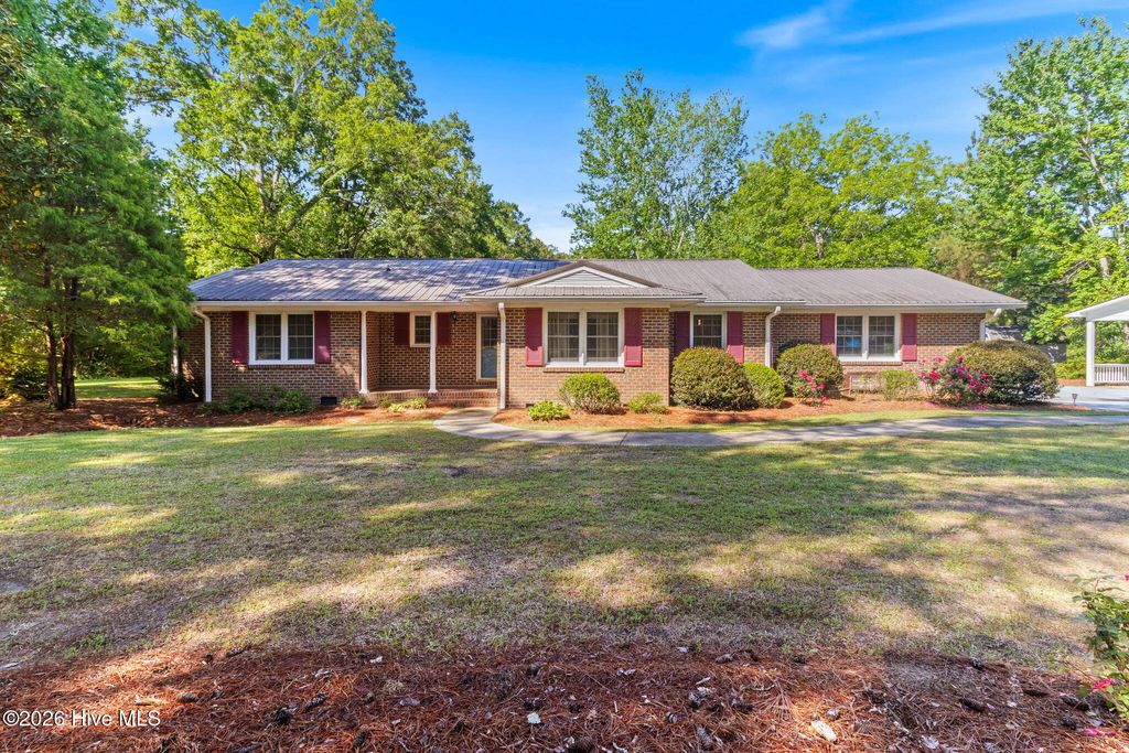 Photo of 2022 Airport Road, Elizabethtown, NC 28337 (MLS # 100574127)