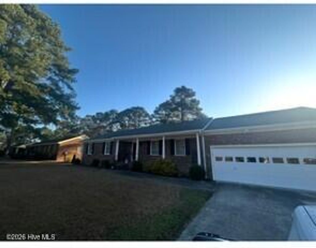 Photo of 207 Tuckahoe Drive, Greenville, NC 27858 (MLS # 100557857)